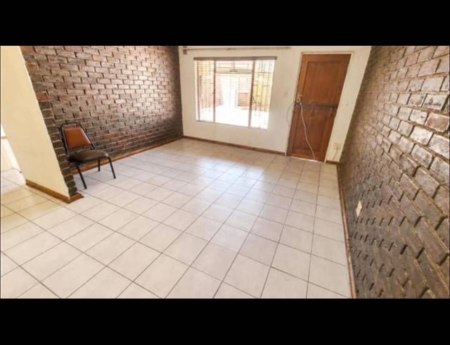 2 BEDROOM TOWNHOUSE FOR SALE IN RUSTENBURG CENTRAL